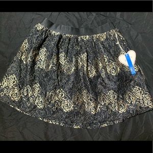 Beautiful Black & Gold Skirt! 🖤💛
